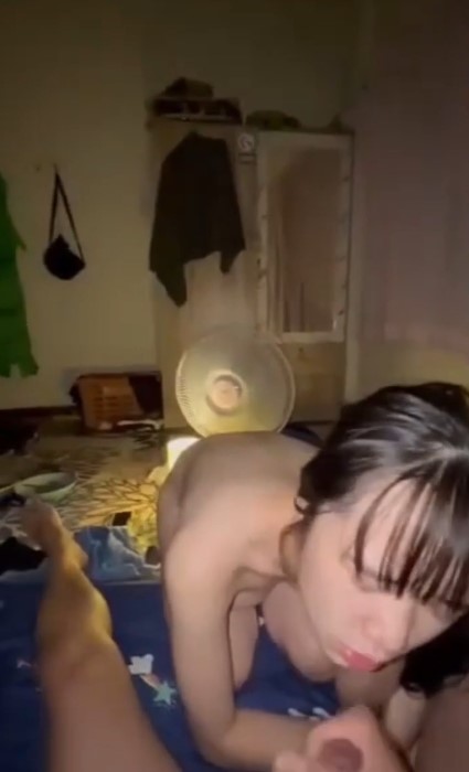 คลิปหลุด – นักเรียนตัวน้อย กำลังเห่อหมอย โดนเย็ด หน้าสวยมาก แต่โดนผัวถ่ายคลิปไว้!!